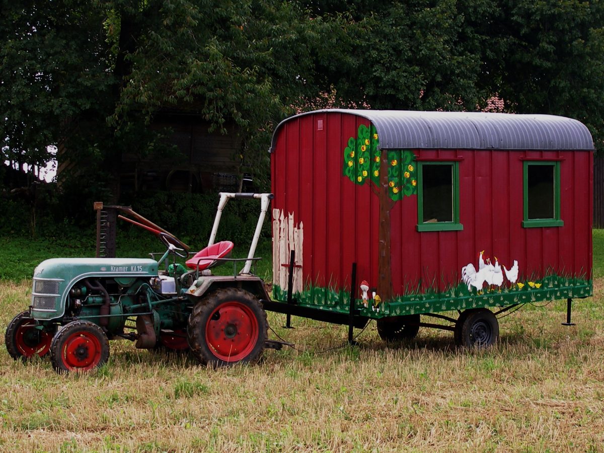 Bauwagen als erster Hühnerstall