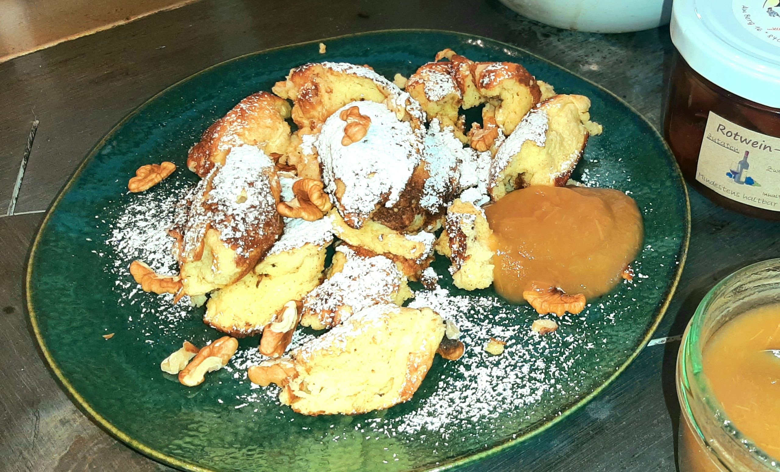 Kaiserschmarrn mit Apfelkompott - vegetarische Herbstküche