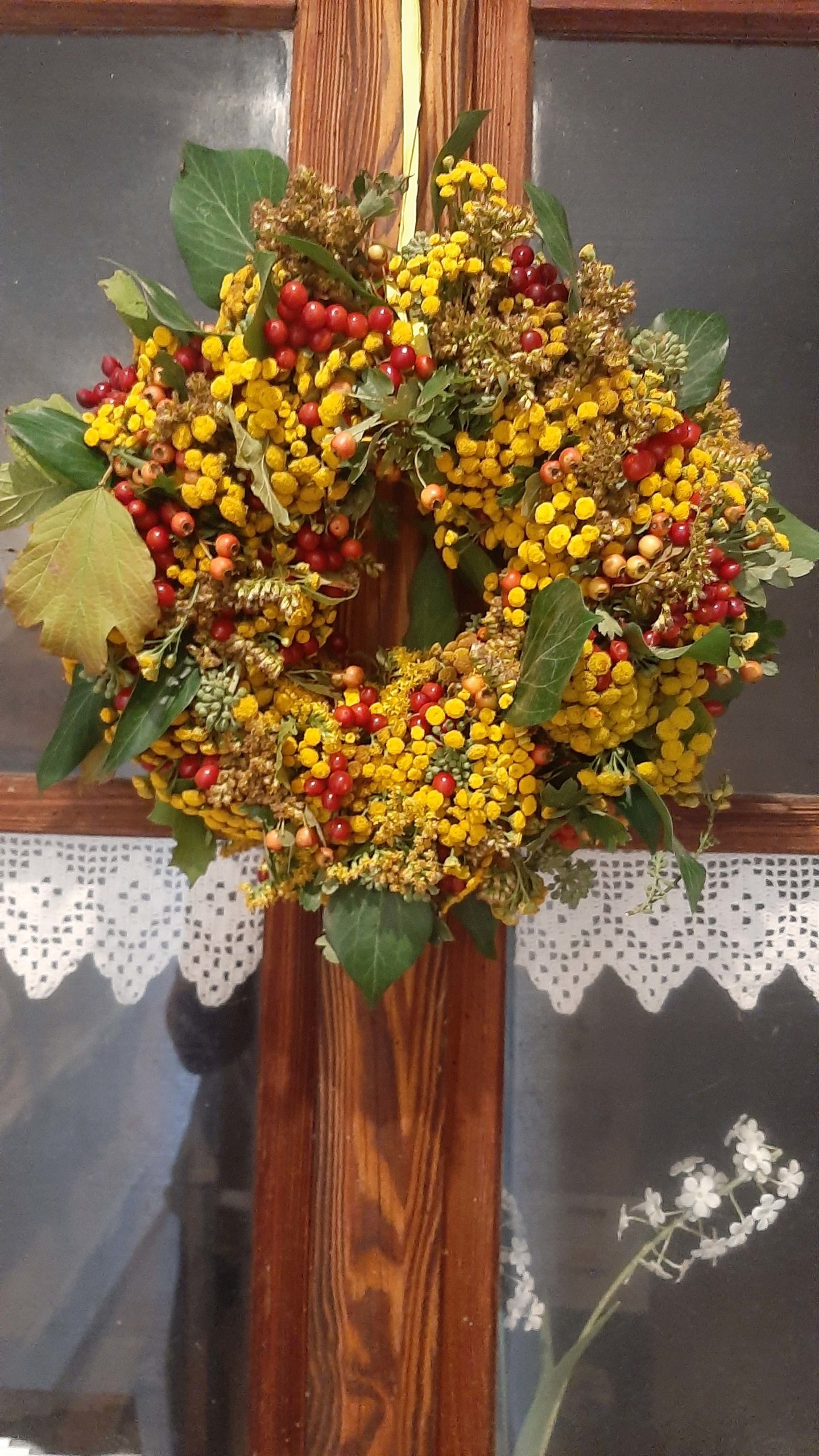 Türkranz Herbst (Anfang September) Türkranz, gebunden aus Naturmaterialien.