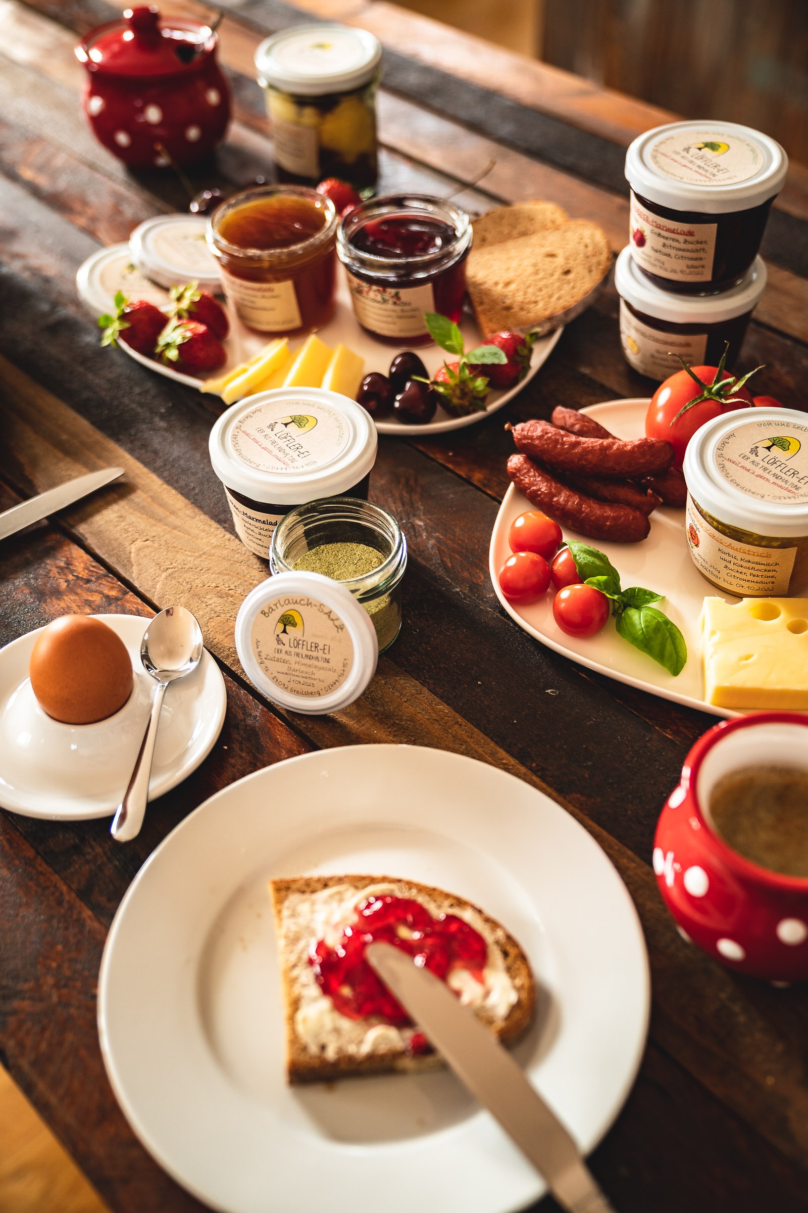 gedeckter Frühstückstisch
